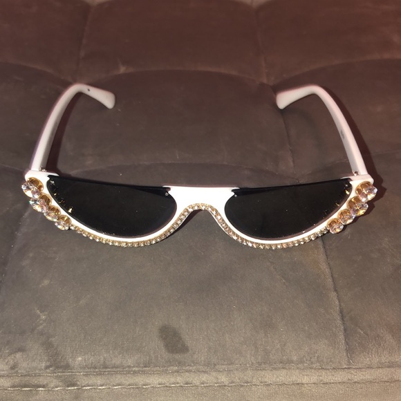 White Rhinestones UV400 Protection Women’s Sunglasses 🕶️ - Picture 14 of 17